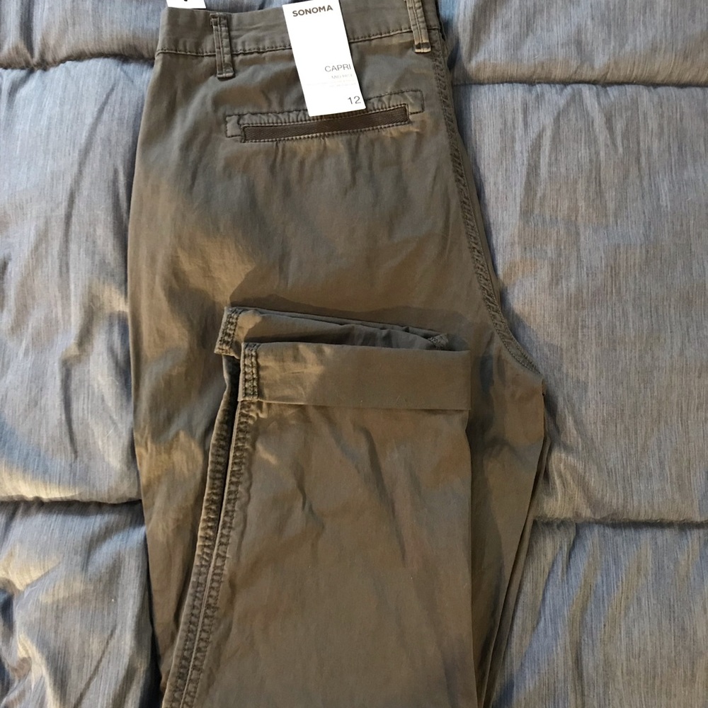 BNWT gray Sonoma rolled cuff Capri